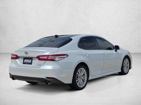 Used 2018 Toyota Camry XLE w/ Driver Assist Package FWD image 3