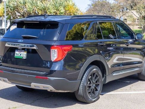 Used 2022 Ford Explorer XLT w/ Equipment Group 202A image 4