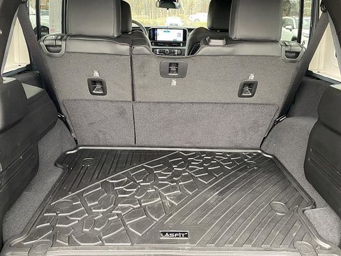 Used 2025 Jeep Wrangler Unlimited Rubicon image 13