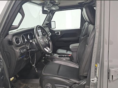 Used 2022 Jeep Wrangler Unlimited Sahara AWD/4WD image 8