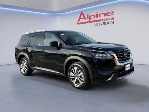 Used 2025 Nissan Pathfinder SL AWD/4WD image 7