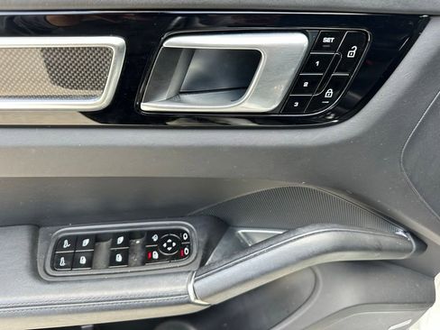 Certified 2019 Porsche Cayenne Turbo AWD/4WD image 18