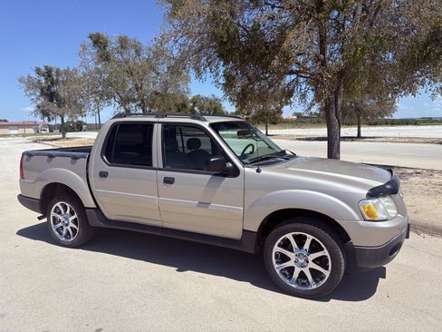 Used 2004 Ford Explorer Sport Trac 2WD image 58