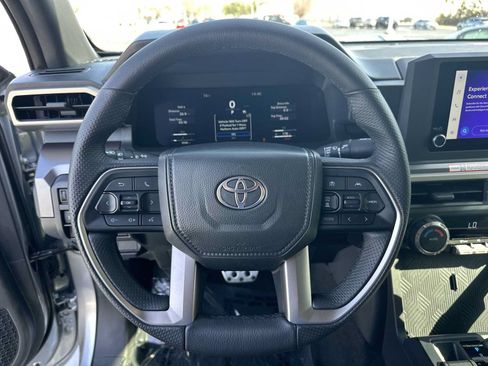 Used 2025 Toyota Tacoma TRD Sport AWD/4WD image 19