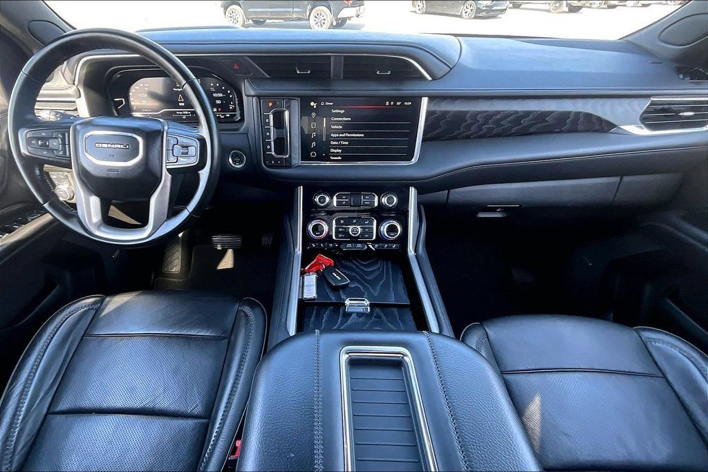 Used 2024 GMC Yukon Denali AWD/4WD image 18