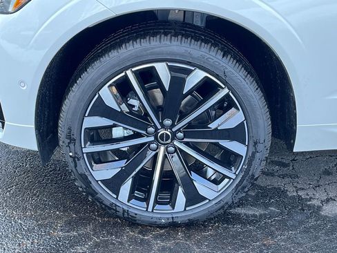 New 2026 Volvo XC60 B5 Ultra w/ Protection Package Premier image 8