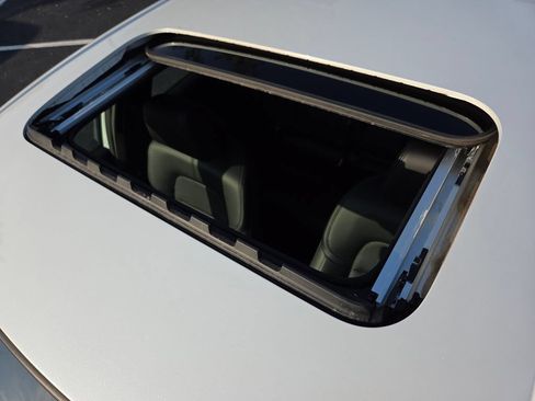 Certified 2023 Honda Civic Sport Touring image 4