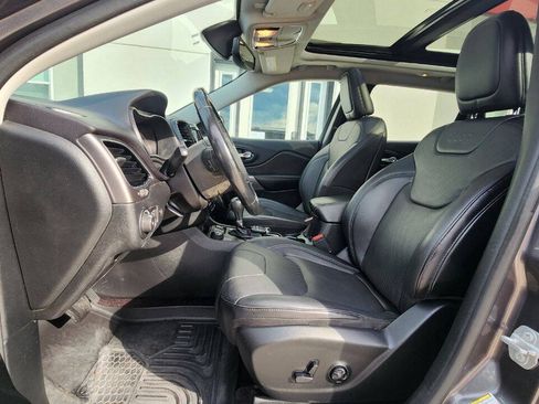 Used 2019 Jeep Cherokee Limited AWD/4WD image 10