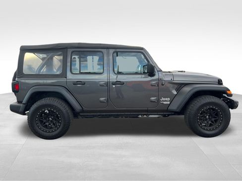 Used 2018 Jeep Wrangler Unlimited Sport image 4