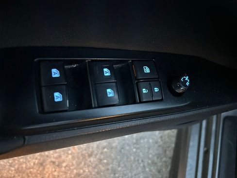 Used 2019 Toyota Camry SE image 17