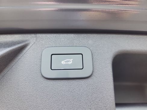 Used 2025 Land Rover Discovery Sport S image 14