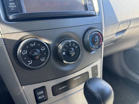 Used 2013 Toyota Corolla LE image 21