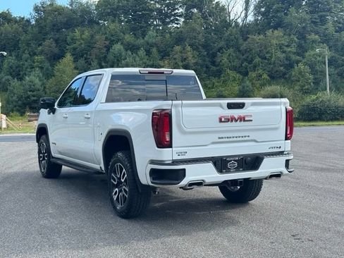 Used 2022 GMC Sierra 1500 AT4 w/ AT4 Preferred Package AWD/4WD image 5