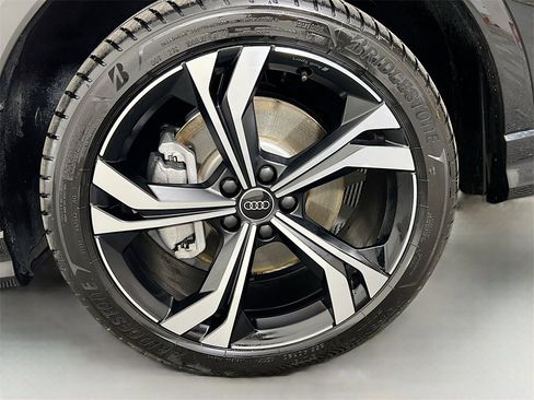 Used 2024 Audi Q3 2.0T Premium Plus w/ Premium Plus Package image 29