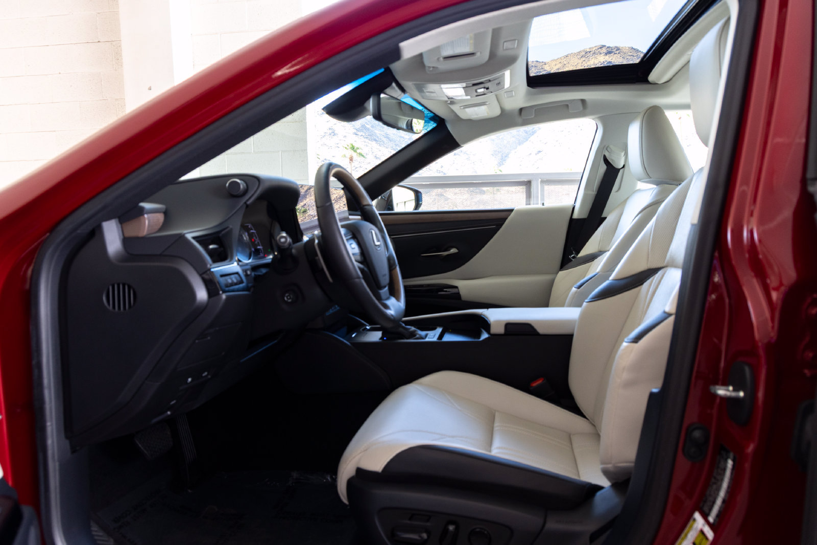 Used 2024 Lexus ES 300h w/ Technology Package FWD image 14