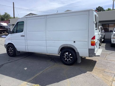 Used 2003 Dodge Sprinter 2500 RWD image 18