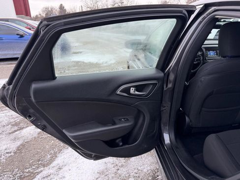 Used 2015 Chrysler 200 Limited w/ Convenience Group image 16