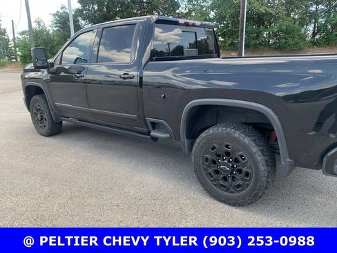 Used 2024 Chevrolet Silverado 2500 High Country w/ High Country Premium Package AWD/4WD image 4