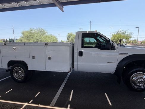 Used 2006 Ford F450 2WD Regular Cab Super Duty image 6