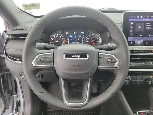 Used 2024 Jeep Compass Latitude w/ Convenience Group AWD/4WD image 21