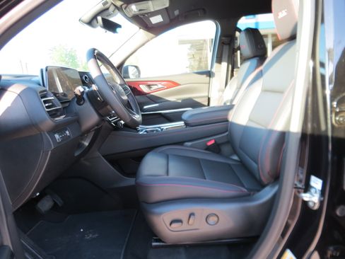 New 2026 Chevrolet Traverse Z71 w/ Enhanced Driving Package AWD/4WD image 16