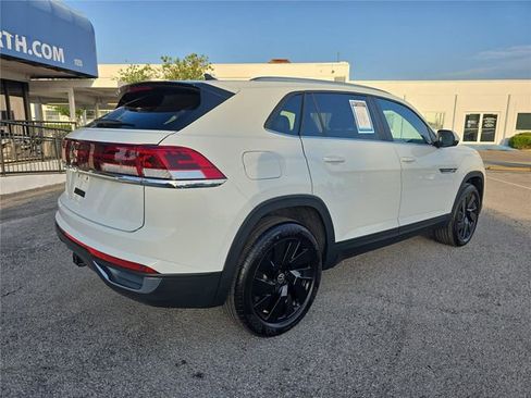 Used 2025 Volkswagen Atlas Cross Sport SE w/ Panoramic Sunroof Package image 3