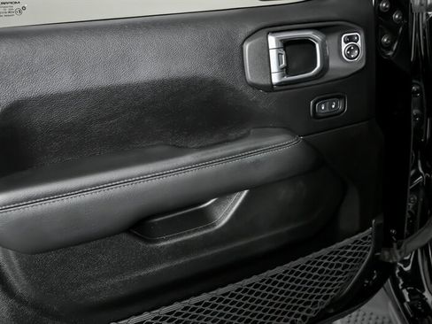 Used 2019 Jeep Wrangler Unlimited Sahara image 15