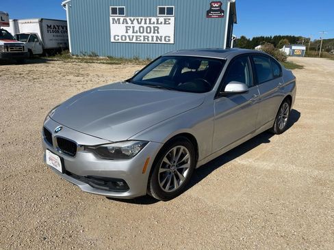 Used 2016 BMW 320i xDrive 320i xDrive Sedan 4D image 2