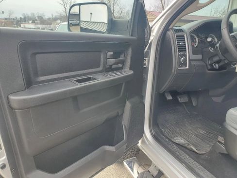 Used 2018 RAM 2500 Tradesman w/ Chrome Appearance Group image 9