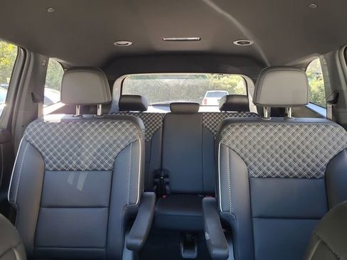 Used 2025 GMC Acadia Denali image 34