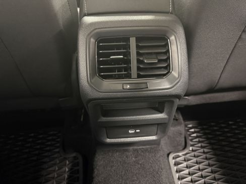 Certified 2023 Volkswagen Taos SE w/ Panoramic Sunroof Package FWD image 24