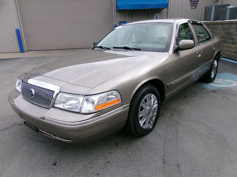 Used 2005 Mercury Grand Marquis GS image 1