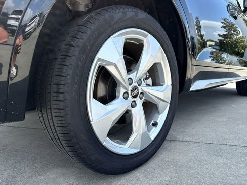 Used 2024 Audi Q5 2.0T Premium Plus w/ Premium Plus Package image 11