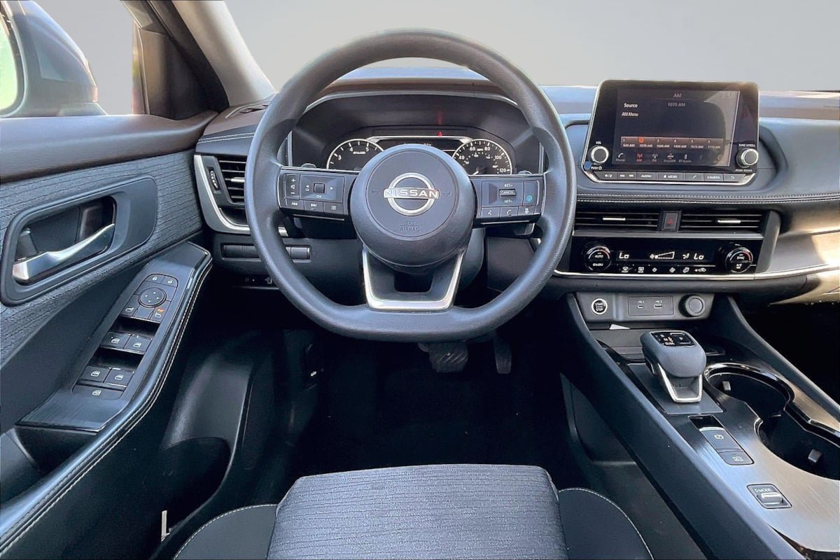 Used 2023 Nissan Rogue SV FWD image 5