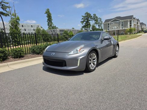Used 2014 Nissan 370Z Coupe RWD image 8