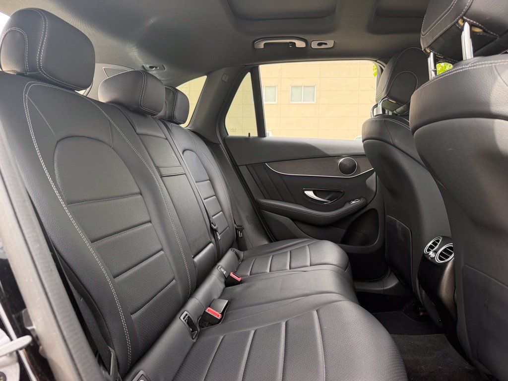 Used 2022 Mercedes-Benz GLC 300 4MATIC image 16