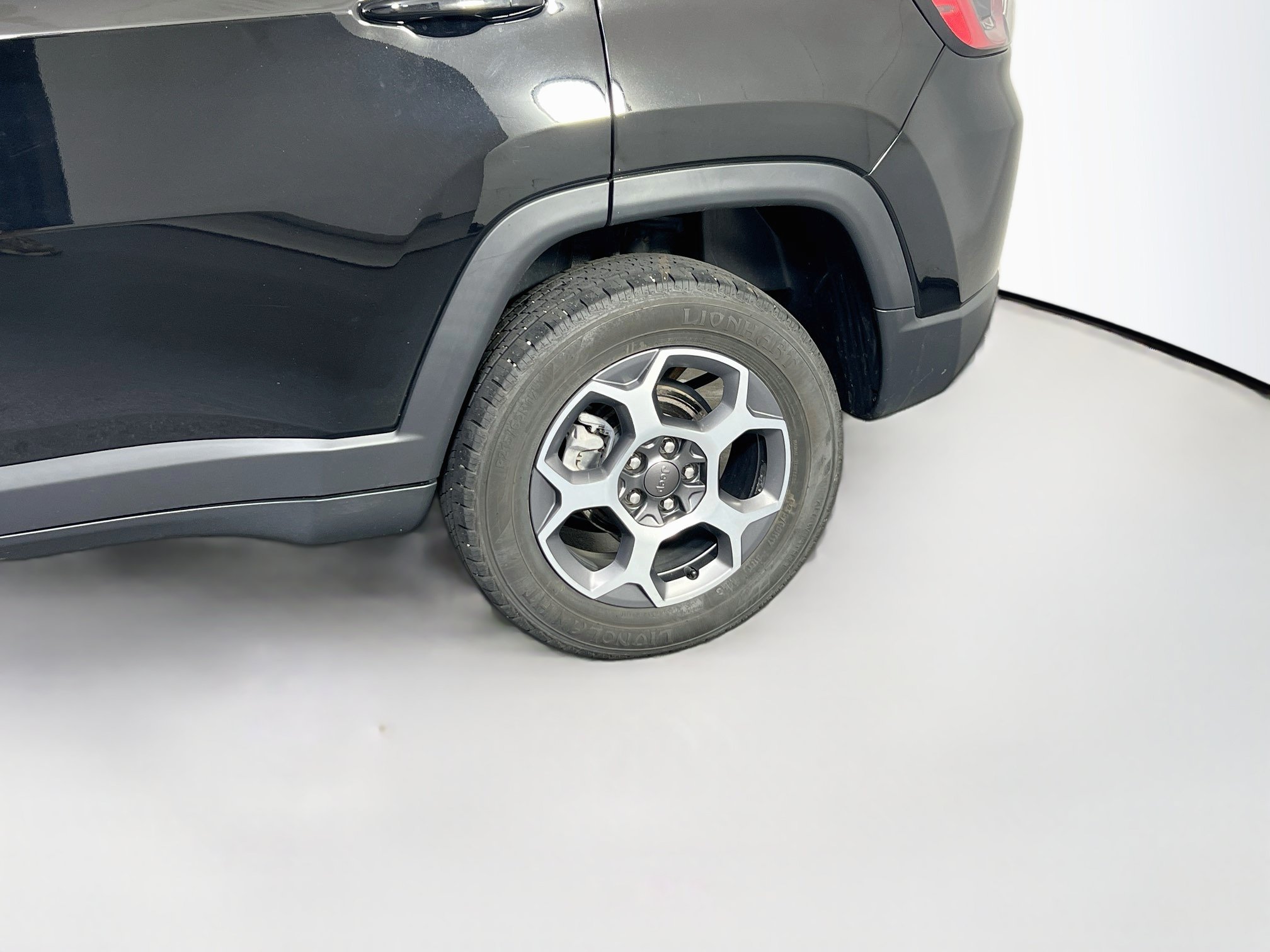 Used 2022 Jeep Compass Trailhawk AWD/4WD image 28
