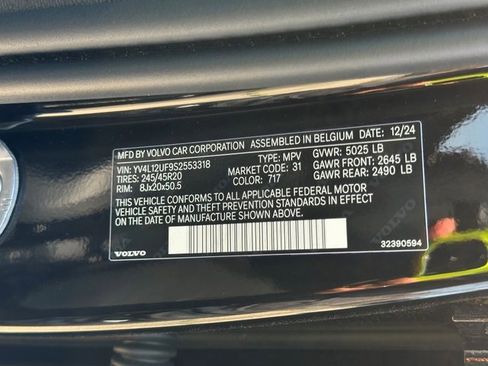 New 2025 Volvo XC40 B5 Ultra w/ Climate Package image 32