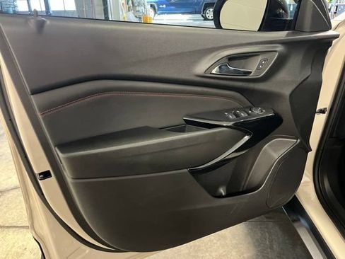 Used 2026 Chevrolet Trax RS FWD image 7