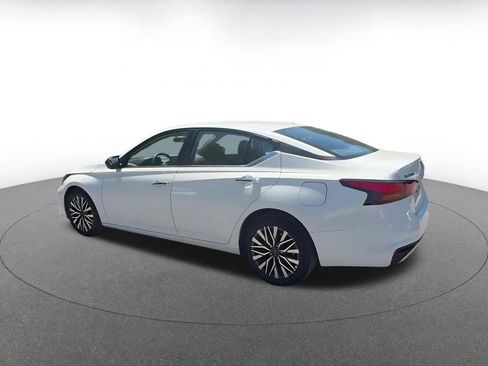Used 2025 Nissan Altima 2.5 SV FWD image 10