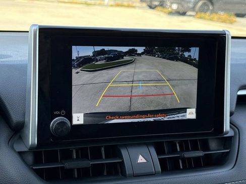 Used 2025 Toyota RAV4 XLE FWD image 26