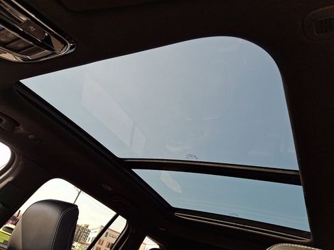 Used 2023 Jeep Grand Cherokee Overland image 14