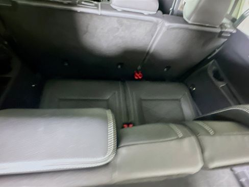 Used 2025 Volkswagen Atlas SE image 28