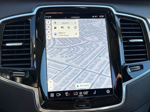 Used 2025 Volvo XC90 B6 Plus image 23