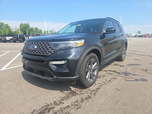 Used 2024 Ford Explorer XLT w/ Equipment Group 202A AWD/4WD image 2
