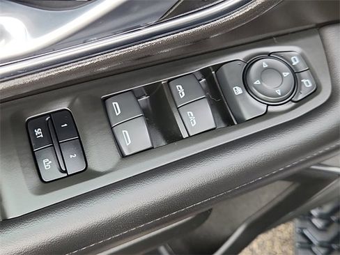 Used 2022 Chevrolet Suburban Z71 image 24