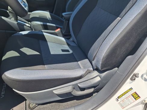 Used 2025 Nissan Versa SV FWD image 10