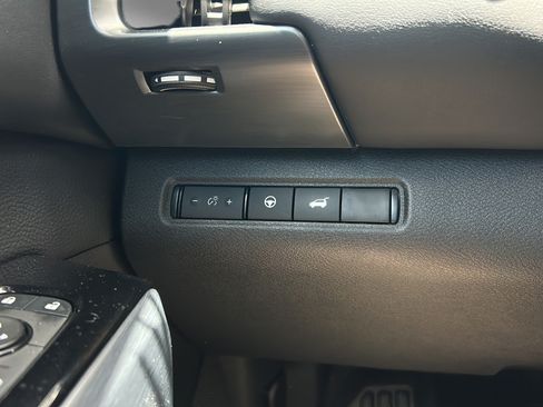 Used 2025 Nissan Pathfinder SL w/ SL Premium Package FWD image 32
