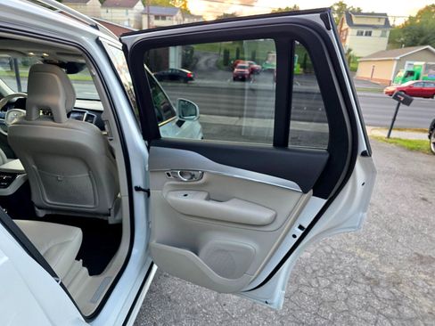 Used 2018 Volvo XC90 T6 Momentum w/ Convenience Package image 19
