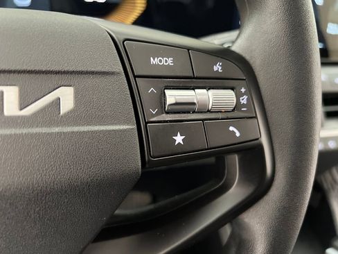 Used 2025 Kia K4 LXS image 16